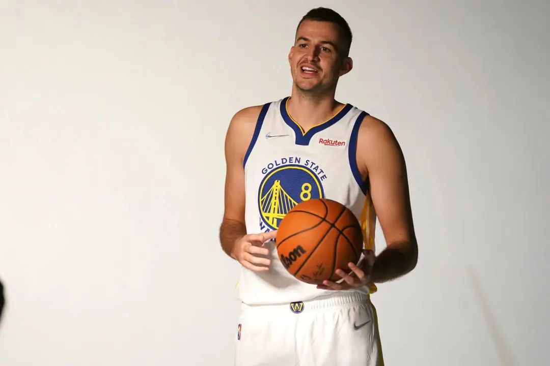 勇士冠军球员_nba勇士队冠军_勇士队冠军篮球是谁