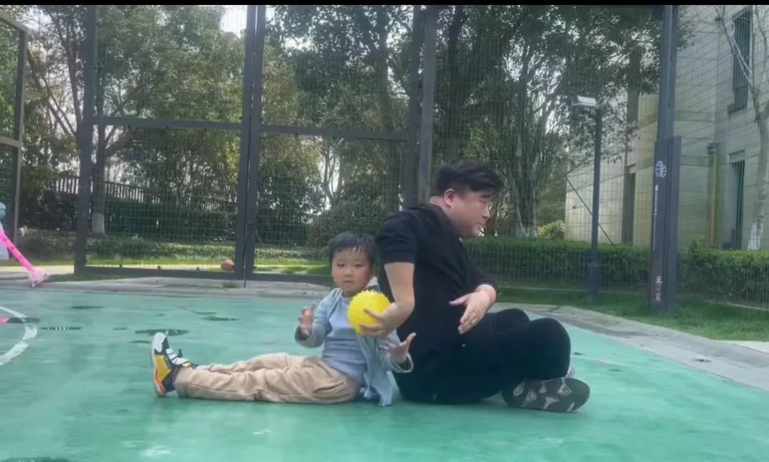 足球绕障碍物运球教案_足球绕障碍物游戏规则_绕障碍运球教案大班足球