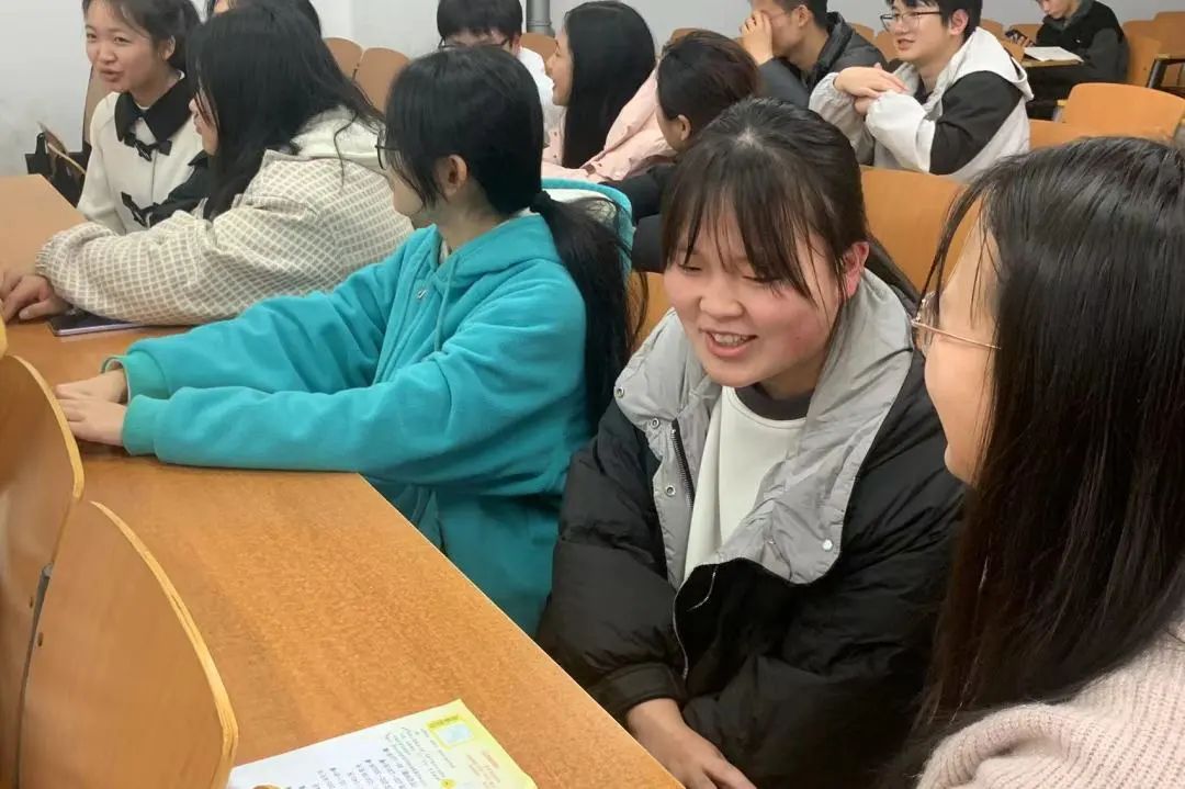 手举的运动器材有哪些_举手运动视频_举手运动是有氧运动