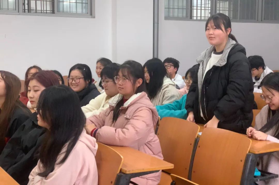 手举的运动器材有哪些_举手运动视频_举手运动是有氧运动