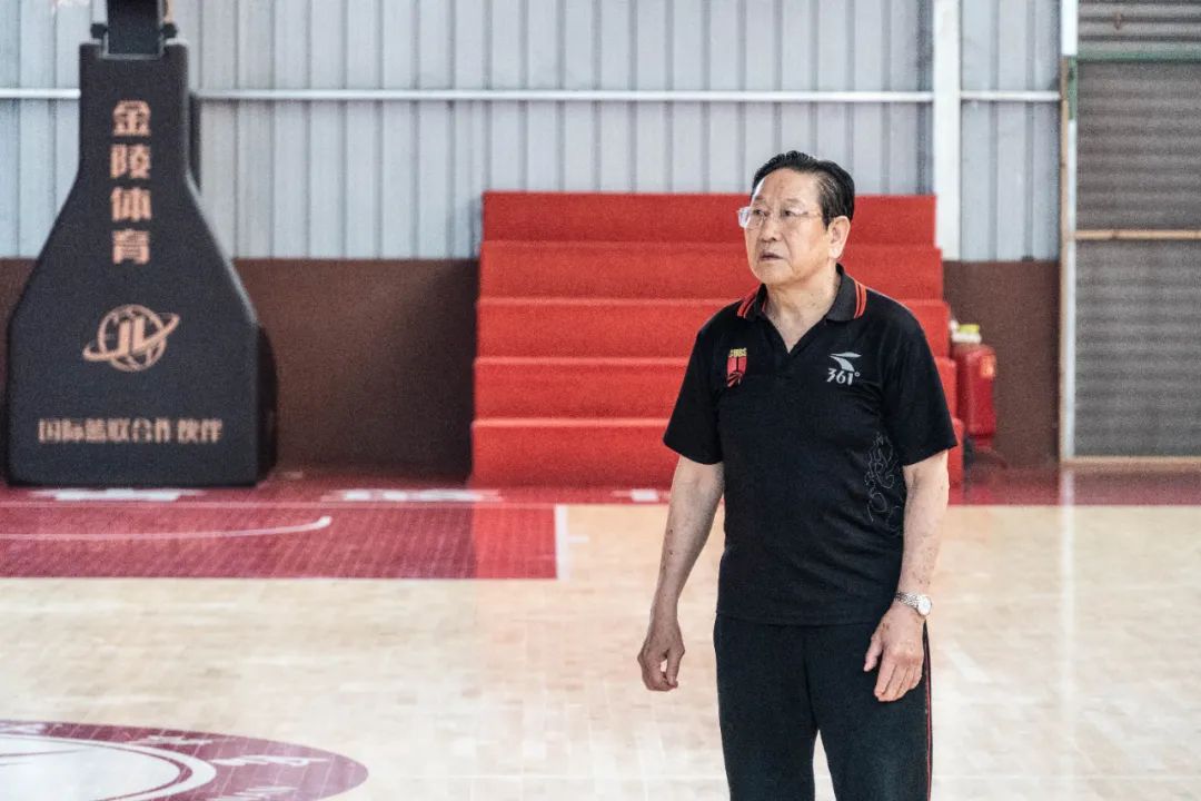篮球运球进阶训练_篮球精英训练运球技巧教学_篮球精英运球技巧训练教学视频