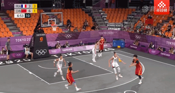 篮球规则空中对抗_篮球空中出界吗_篮球规则空中的球员叫什么
