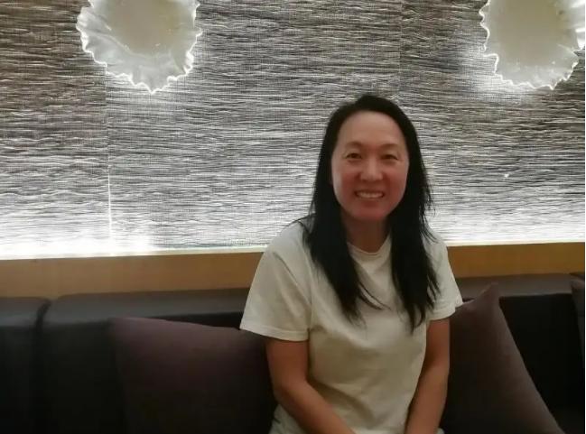 田径项目冠军_田径比赛冠军_足球队友拿了田径冠军