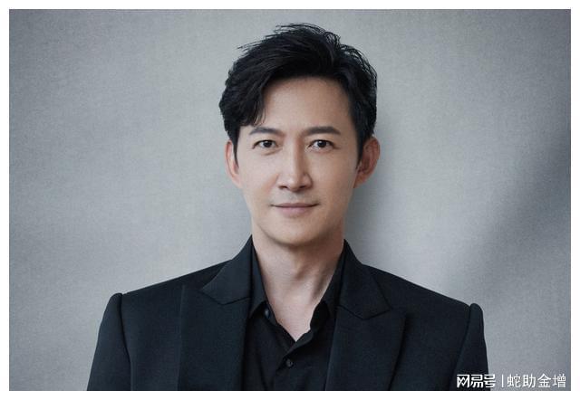 健身男明星叫什么名字_老男明星健身_明星健身男神
