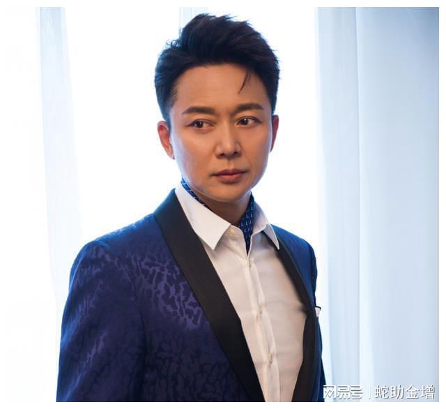 健身男明星叫什么名字_老男明星健身_明星健身男神