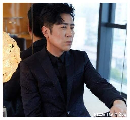 健身男明星叫什么名字_明星健身男神_老男明星健身