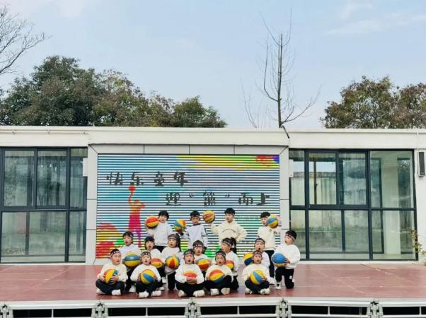 篮球规则操幼儿园_幼儿园篮球操的编排_幼儿园篮球律动操