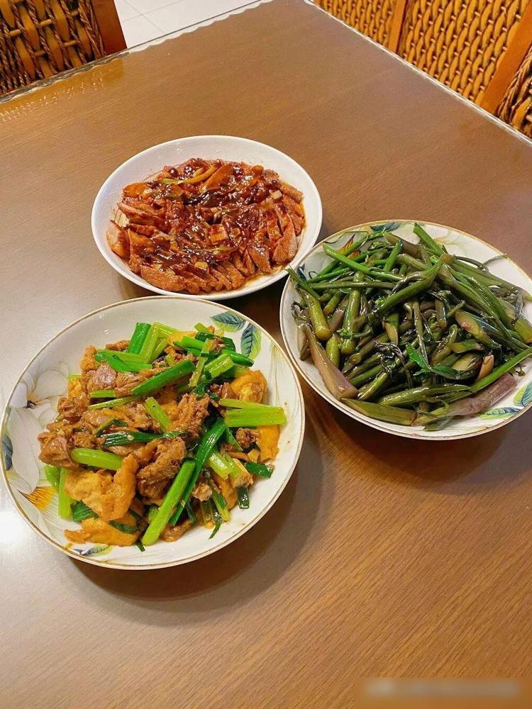 普通家庭吃饭_家庭吃饭菜谱_吃日常家庭饭