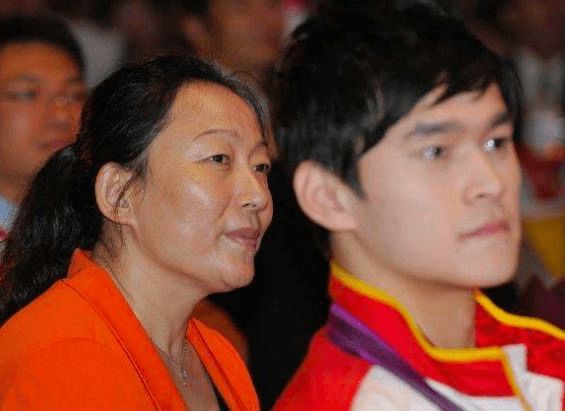 游泳冠军溺亡_游泳冠军溺死_游泳冠军去救人