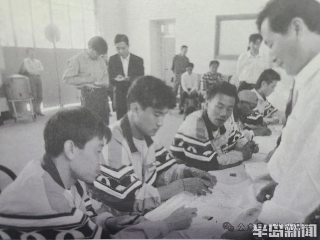 青岛历史上足球队_青岛足球历史简介_青岛足球老球员