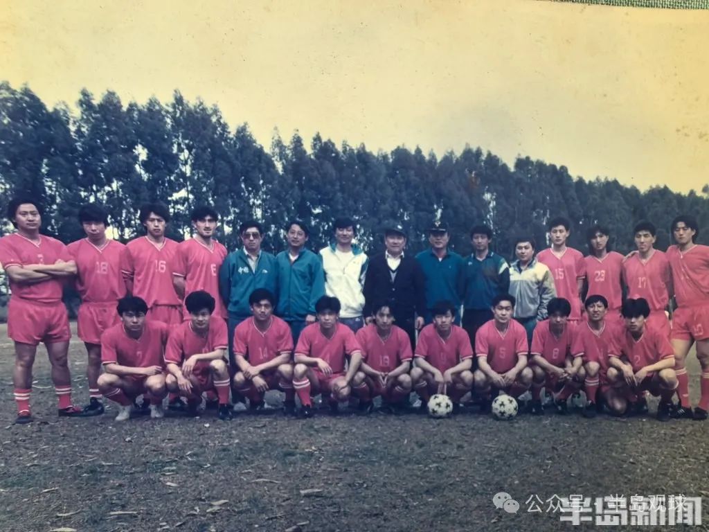青岛足球历史简介_青岛历史上足球队_青岛足球老球员