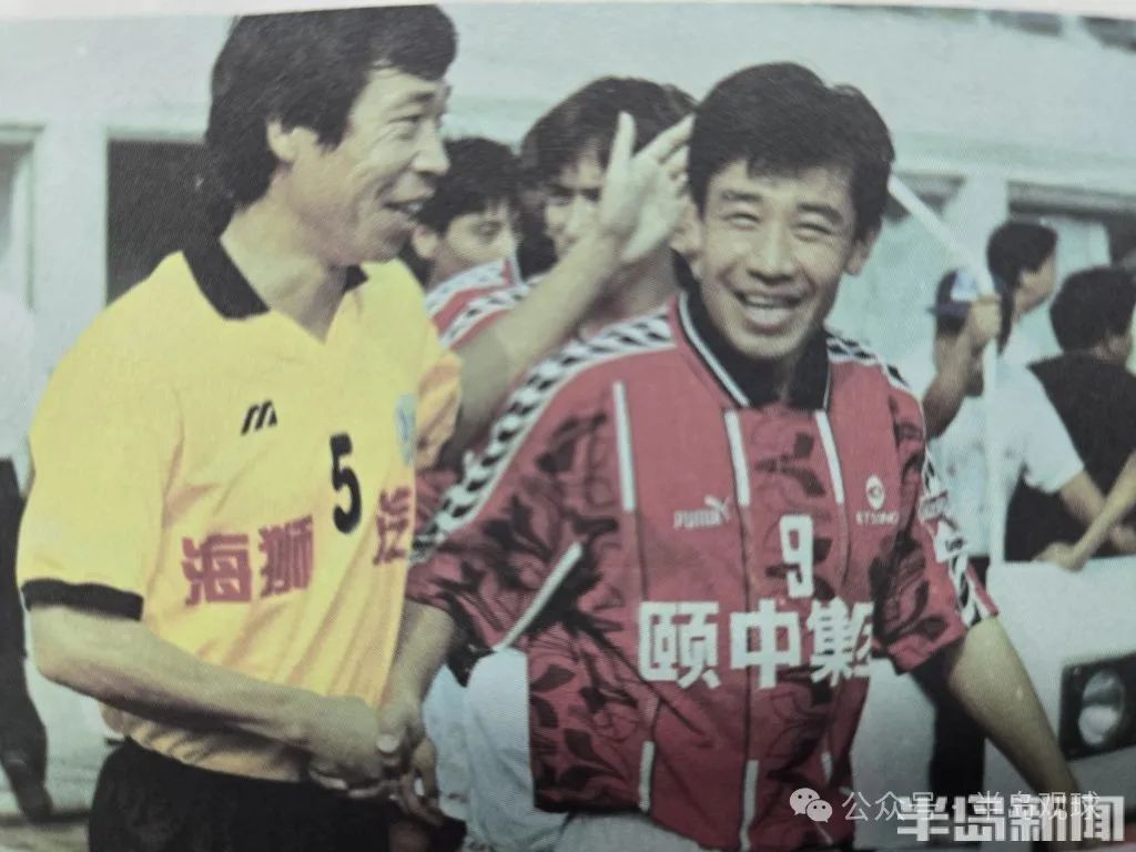 青岛历史上足球队_青岛足球历史简介_青岛足球老球员
