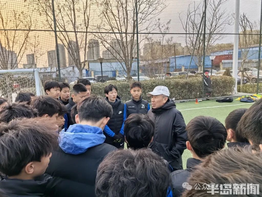 青岛历史上足球队_青岛足球老球员_青岛足球历史简介