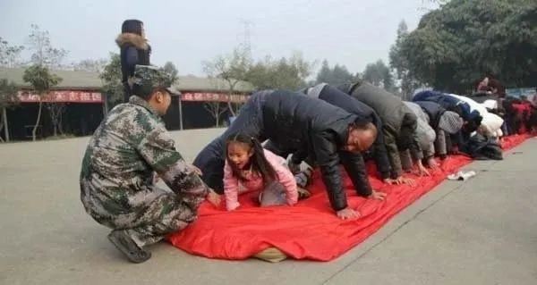 亲子足球赛规则介绍游戏教案_亲子足球比赛_亲子足球赛游戏规则介绍