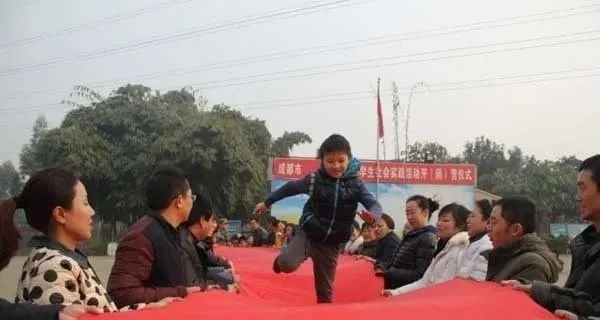 亲子足球赛规则介绍游戏教案_亲子足球赛游戏规则介绍_亲子足球比赛