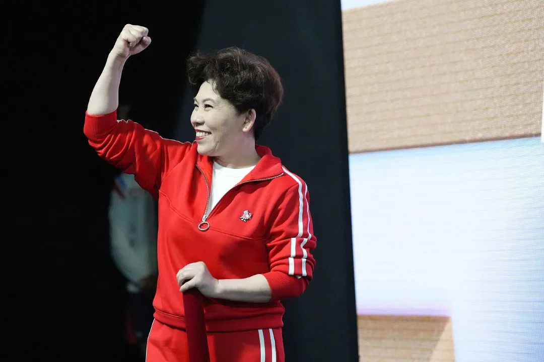 深圳游泳女教练一对一_深圳游泳冠军教练_深圳游泳队教练