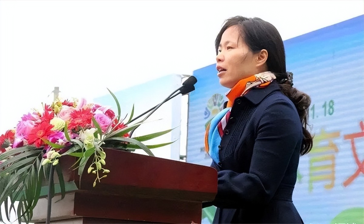 举重冠军叫啥_不被看好举重冠军_举重冠军都干嘛去了