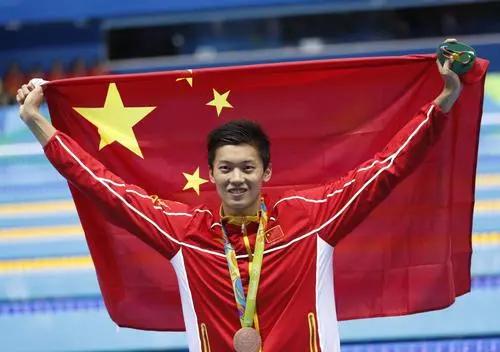 不被看好举重冠军_举重冠军来自哪里_举重冠军的下场