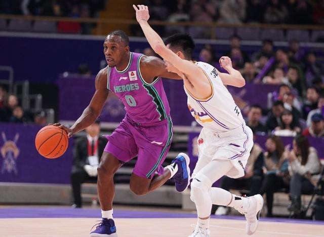 哈德森投篮球技巧_哈德森nba打球视频_哈德森扣篮