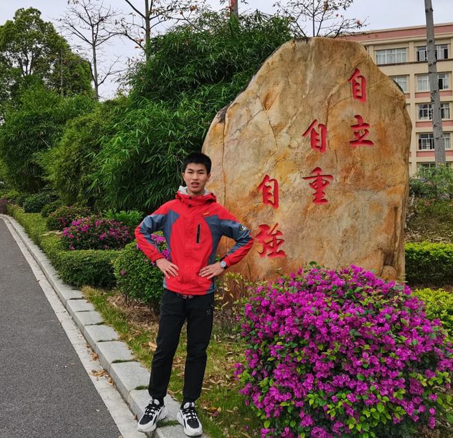 玉林游泳女冠军是谁呀_玉林市游泳协会_游泳冠军广西籍