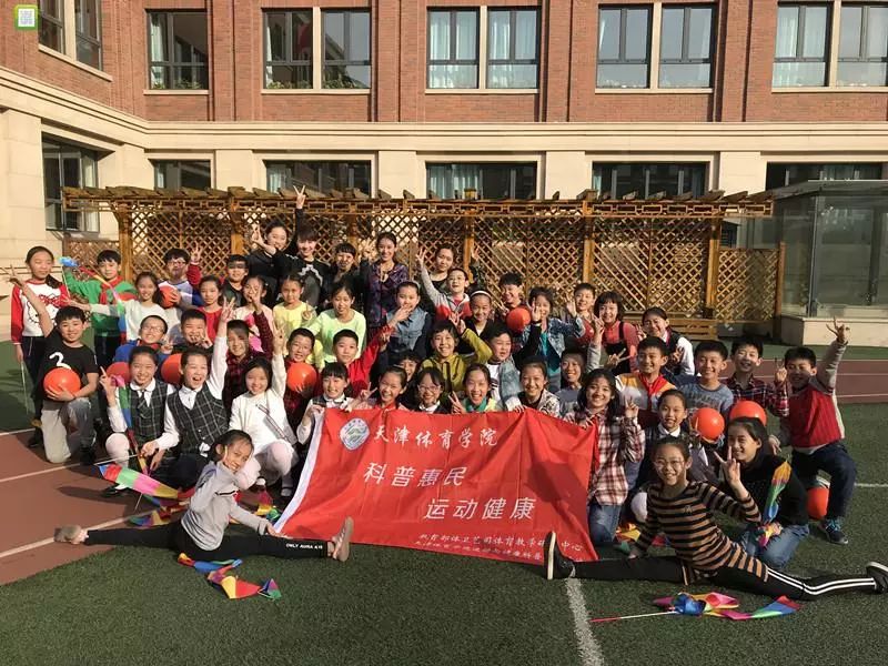 成人游泳教学视频初学者_视频成人游泳女子冠军比赛直播_成人女子游泳比赛冠军视频