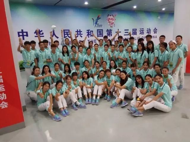 视频成人游泳女子冠军比赛直播_成人游泳教学视频初学者_成人女子游泳比赛冠军视频