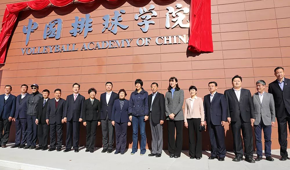 成人女子游泳比赛冠军视频_视频成人游泳女子冠军比赛直播_成人游泳教学视频初学者