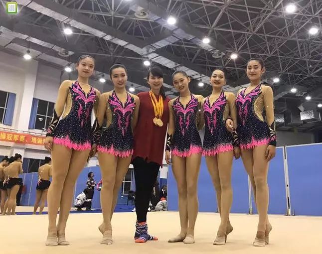 视频成人游泳女子冠军比赛直播_成人女子游泳比赛冠军视频_成人游泳教学视频初学者