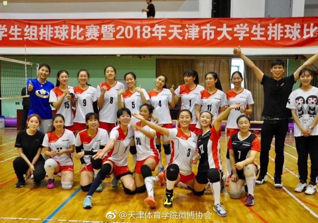成人游泳教学视频初学者_视频成人游泳女子冠军比赛直播_成人女子游泳比赛冠军视频