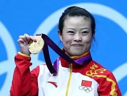 举重伦敦冠军是谁啊_伦敦举重冠军是哪个国家_伦敦举重冠军是谁