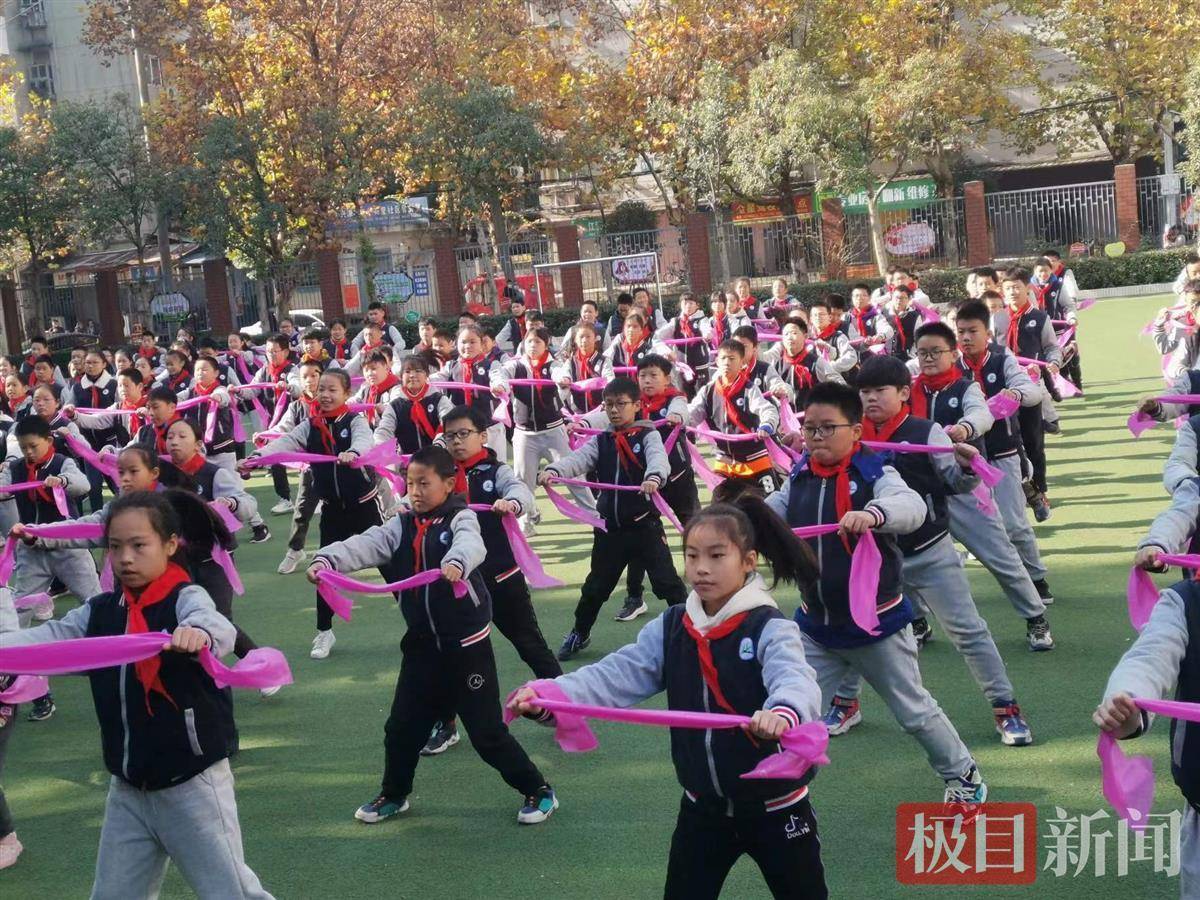 小学生跳的操是什么歌名_小学生跳身体操_小学生跳的体操
