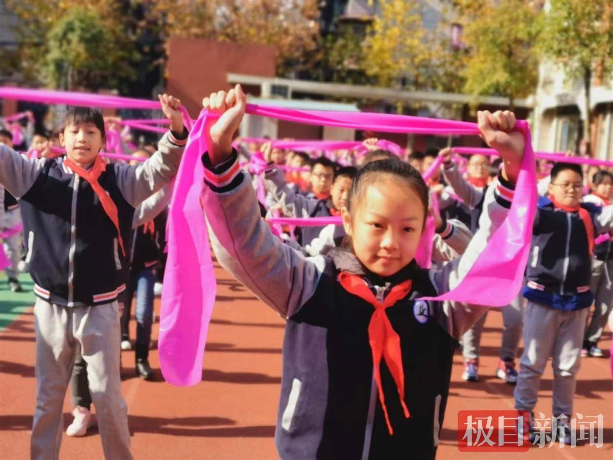 小学生跳的体操_小学生跳身体操_小学生跳的操是什么歌名