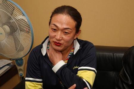 邹春兰：从举重冠军到澡堂搓澡工，她的背后故事