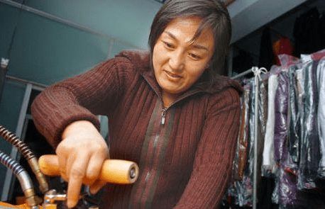 女子举重冠军邹春兰_邹晗举重_2008举重冠军邹