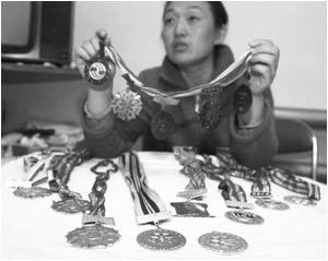邹晗举重_2008举重冠军邹_女子举重冠军邹春兰
